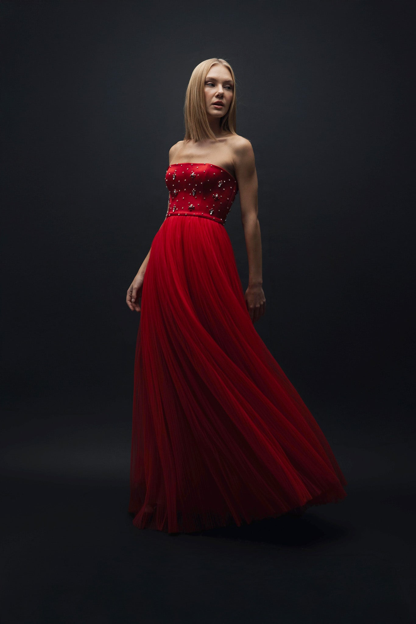 Ruby – Kırmızı Kristal Taş İşlemeli Drape Detaylı Uzun Elbise