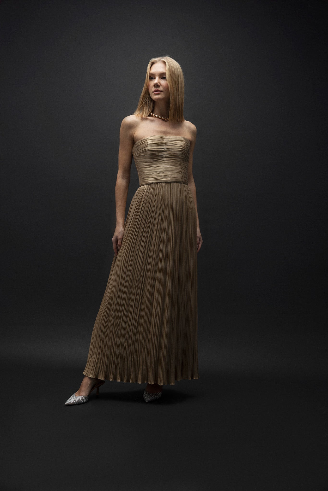 Tial – Gold Drape Detaylı Straplez Midi Elbise